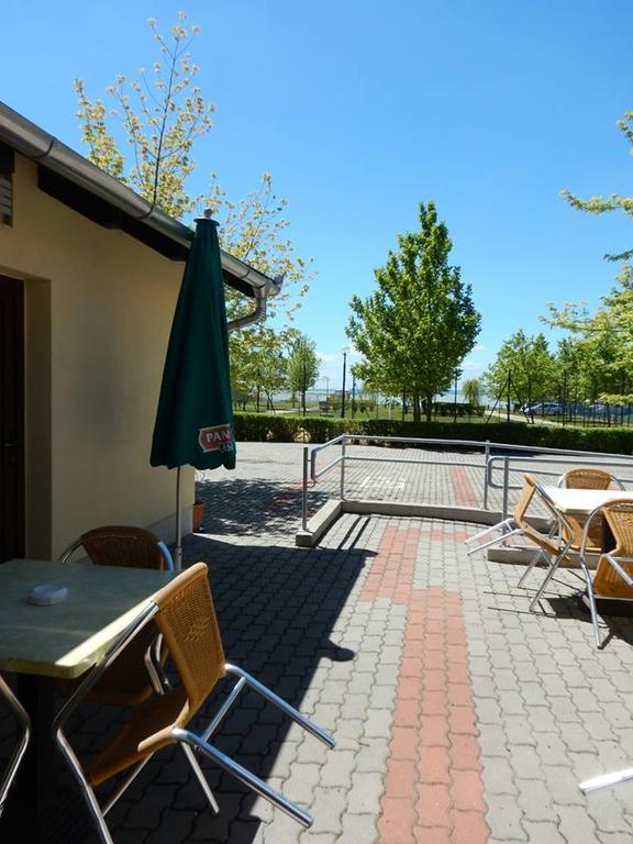 Отель Balaton Eldorado Camping Бадачоньтёрдемиц Экстерьер фото