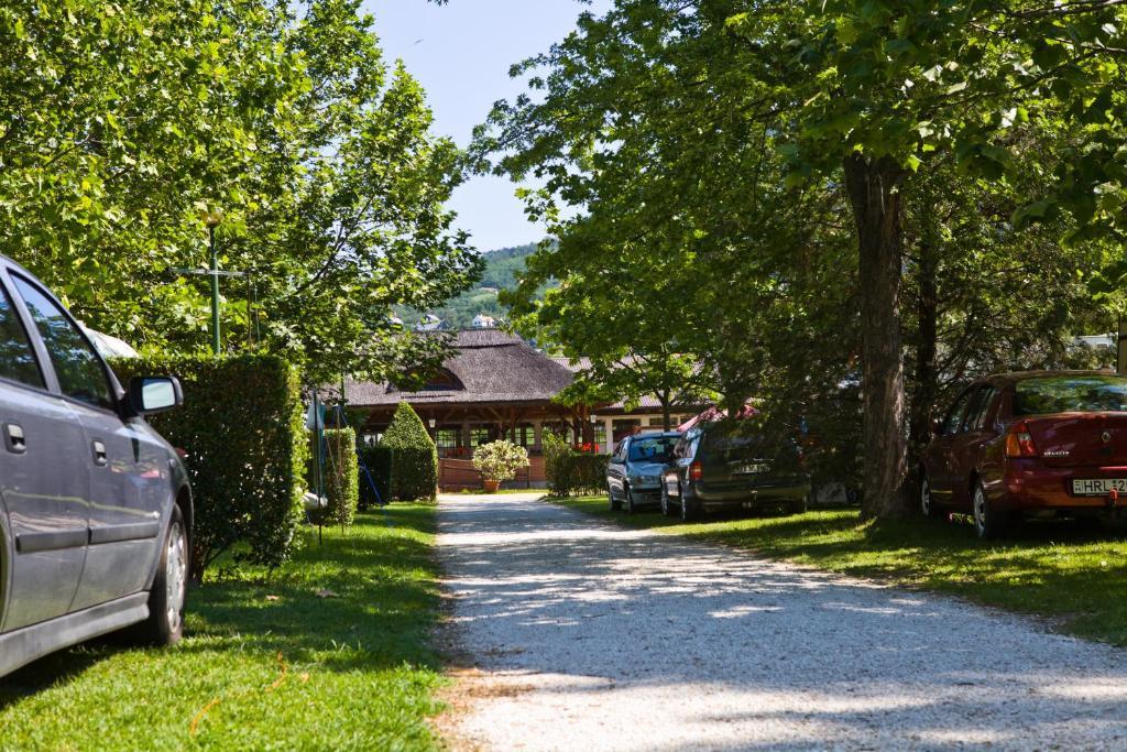 Отель Balaton Eldorado Camping Бадачоньтёрдемиц Экстерьер фото
