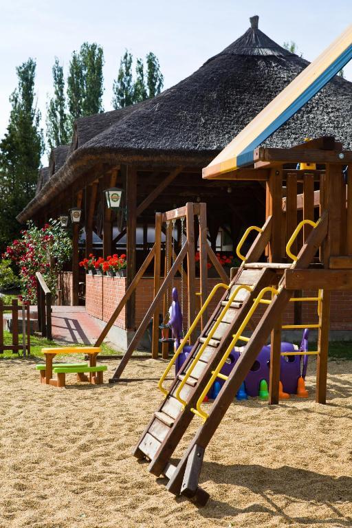 Отель Balaton Eldorado Camping Бадачоньтёрдемиц Экстерьер фото